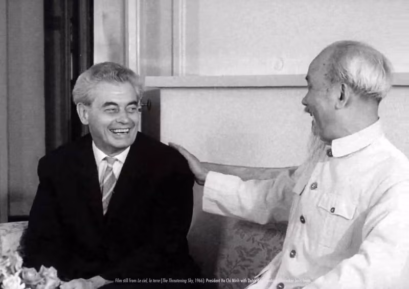 Joris Ivens (à gauche) et le Président Hô Chi Minh. Photo: ivens.nl