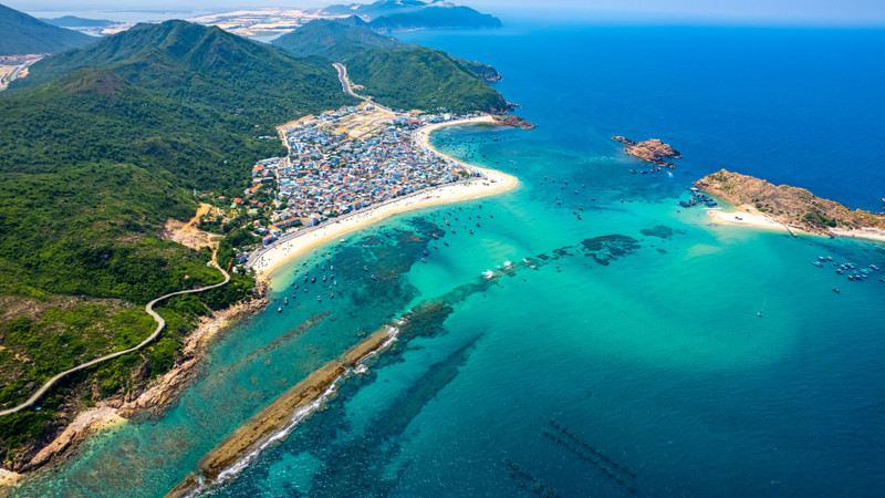 Le mur mystérieux dans la mer de la ville de Quy Nhon. Photo: hanoimoi