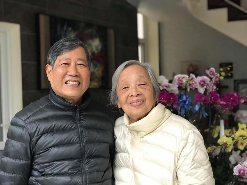 Nguyen Chien Thang, ancien ambassadeur vietnamien en Algérie, en France et au Cambodge, et son épouse Vu Thi Nguyet. Photo: FBNV