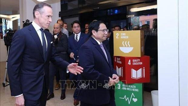 Le Premier ministre Pham Minh Chinh visite la Bourse de Luxembourg (LuxSE). Photo : VNA.
