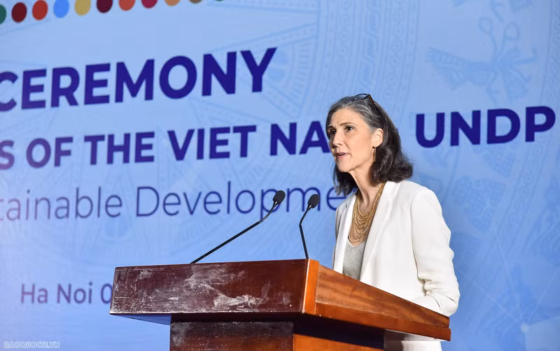 La représentante en chef du PNUD au Vietnam, Ramla Khalidi, prend la parole. photo: baoquocte
