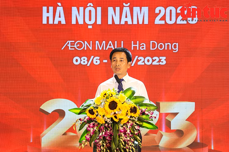 Nguyen Anh Duong, directeur du Centre de promotion de l’investissement, du commerce et du tourisme de la ville de Hanoï prend la parole. Photo: baotintuc.vn