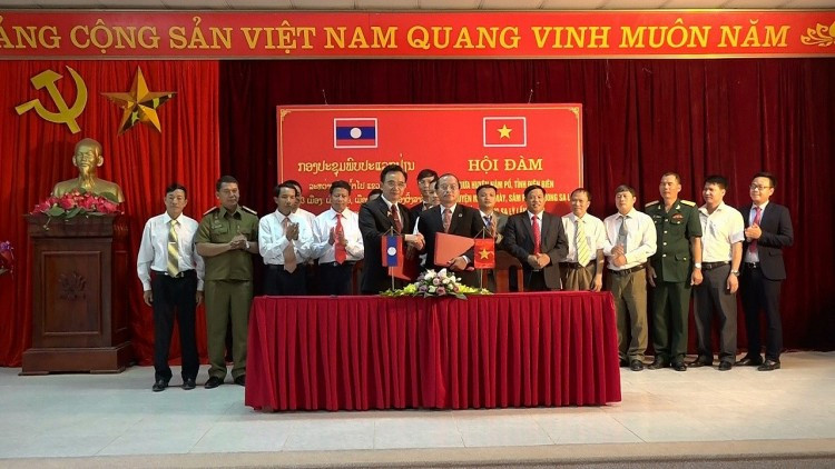 Les deux parties organisent tour à tour des colloques pour échanger des problèmes qui se posent dans la zone frontalière, proposant ainsi des mesures afin de lutter efficacement des violations des accords et des règlements frontaliers. Photo: thoidai.com.vn