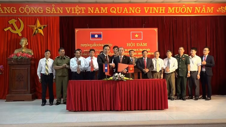 Les deux parties organisent tour à tour des colloques pour échanger des problèmes qui se posent dans la zone frontalière, proposant ainsi des mesures afin de lutter efficacement des violations des accords et des règlements frontaliers. Photo: thoidai.com.vn