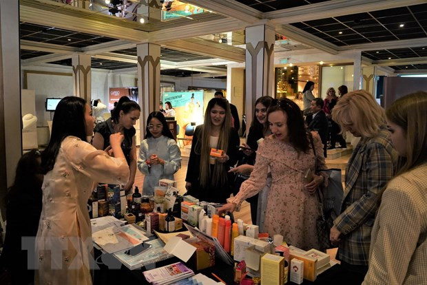 Les produits de beauté des entreprises vietnamiennes attirent les clients russes. Photo: VNA