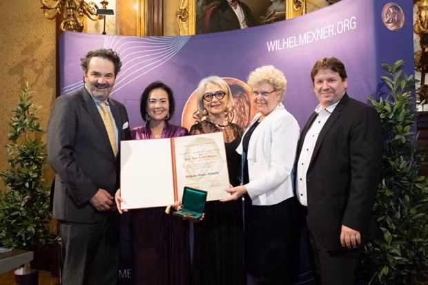 La scientifique américaine d’origine vietnamienne Nguyên Thuc Quyên a reçu la médaille Wilhelm Exner 2023 pour ses précieuses contributions à l'économie future. Photo : wilhelmexner.org