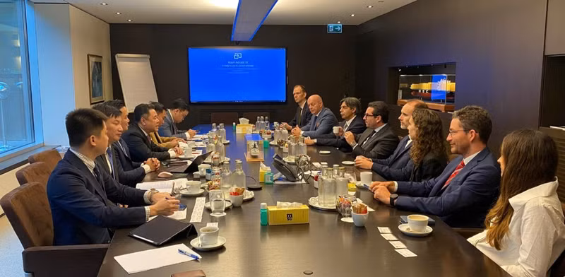 La délégation du CMSC travaille avec les dirigeants du Groupe MSC. Photo: baodautu