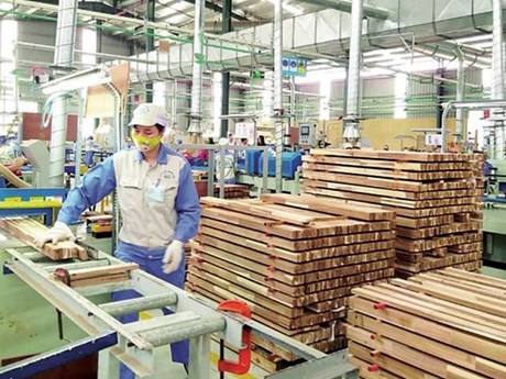 Les exportations de bois et produits dérivés devraient rapporter 14 - 14,5 milliards de dollars en 2023. Photo: VNA