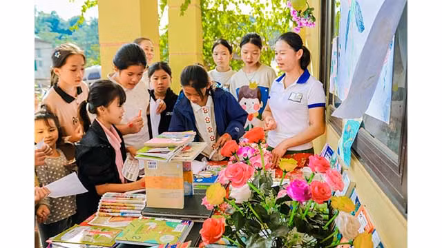 Les élèves lors de la fête de la lecture dans la province de Hoà Binh. Photo : thoidai.com.vn