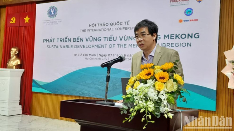 Dr Le Truong Son, recteur de l'Université de droit de Hô Chi Minh-Ville, prend la parole. Photo: NDEL