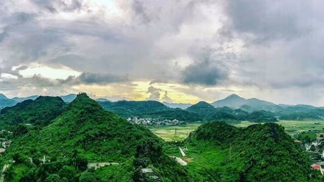La vue depuis le rempart jusqu'à la ville de Lang Son. (Photo : tieuthunhangheo.94)