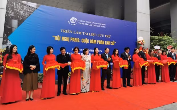 Vernissage de l'exposition, le 5 janvier à Hanoï. Photo : VNA.