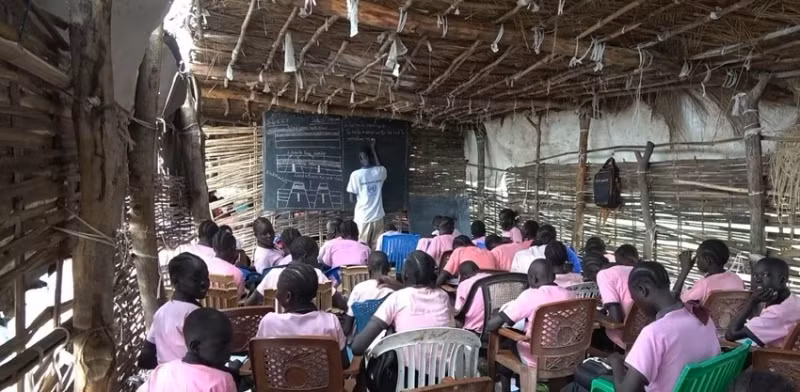 Dans les temps à venir, l’équipe de génie de l'armée vietnamienne continuera à construire des salles de classe. Photo: L'unité de génie militaire du Vietnam