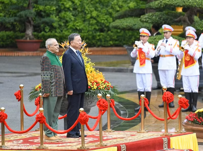Le Président Tô Lâm préside la cérémonie d'accueil de son homologue du Timor-Leste, José Ramos-Horta lors d'une visite au Vietnam effectuée du 31 juillet au 3 août. Photo : baoquocte.vn