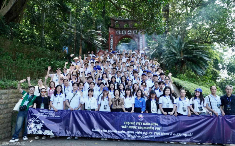 La première destination du parcours du camp d’été 2024 est le site spécial des reliques historiques nationales du Temple Hùng, dans la province de Phu Tho. Photo : baoquocte.vn