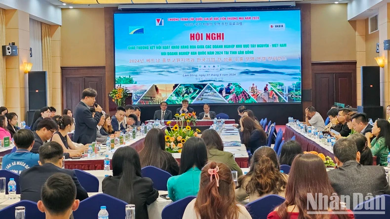La vue générale de la conférence. Photo : nhandan.vn