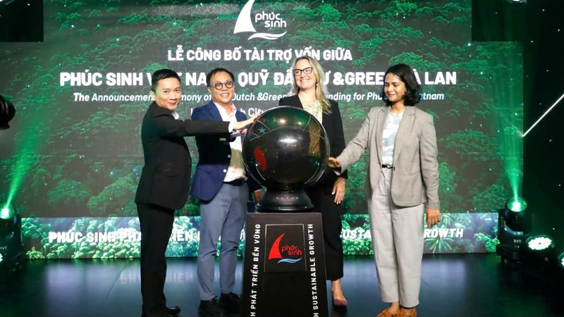  La cérémonie d'annonce de l'investissement de plus de 600 milliards de dông du fonds &Green (Pays-Bas) dans la société par actions Phuc Sinh. Photo : baodautu.vn