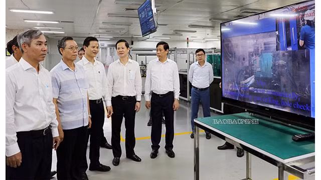 La délégation de la province de Binh Thuân a rendu visite aux sociétés Viglacera et Intops Vietnam dans la zone industrielle de Yên Phong, et à la société Fushan Technology Vietnam, dans le Parc urbain industriel VSIP. Photo: baobacninh.vn