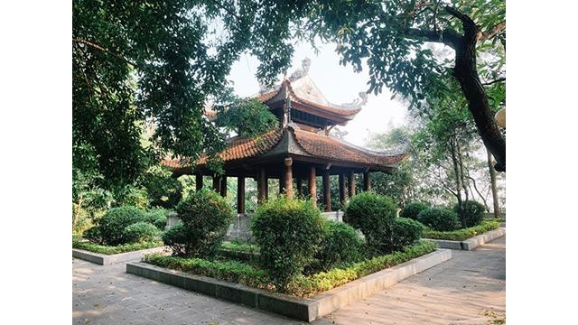 Le mont Non Nuoc, également connu sous le nom de Duc Thuy Son, est une montagne située au bord du confluent des rivières Day et Vân dans le quartier Thanh Binh de la ville de Ninh Binh. Photo : Journal Tôquôc.