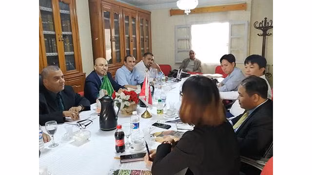 Lors de la séance de travail entre le Service commercial de l’ambassade du Vietnam en Algérie avec le responsable de la Chambre de Commerce et d'Industrie du Rhumel (CCIR) province de Constantine. Photo: moit.gov.vn