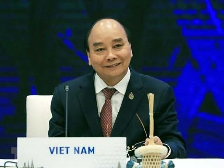 Le Président vietnamien, Nguyên Xuân Phuc, lors du dialogue informel entre les dirigeants de l’APEC et les invités, à Bangkok, le 18 novembre. Photo : VNA.