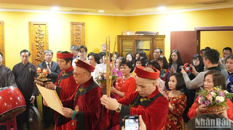Lors de la cérémonie de commémoration des rois Hung 2025 à Moscou en Russie. Photo: NDEL