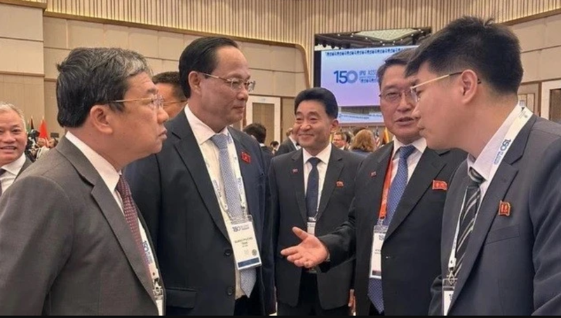 Rencontre entre le vice-président de l’Assemblée nationale (AN) du Vietnam, Tran Quang Phuong et Maeng Kyung Il, vice-président de l’Assemblée populaire suprême de la République populaire démocratique de Corée (RPDC). Photo : Nhân dân