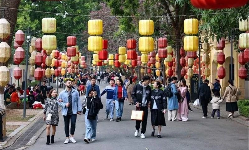 Le Vietnam a accueilli au premier trimestre 2025 environ 6 millions de touristes étrangers. Photo : VNA.
