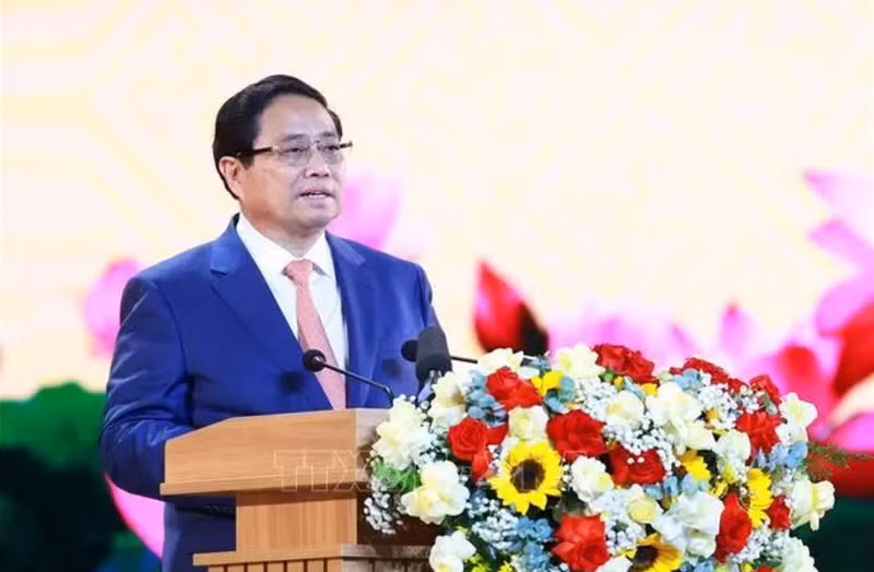 Le Premier ministre Pham Minh Chinh prend la parole à l'occasion du 60e anniversaire de la victoire de Binh Gia. Photo : VNA
