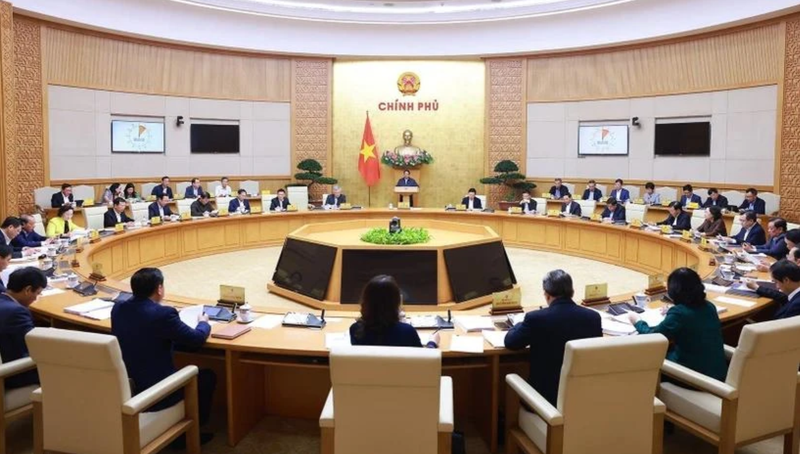 Le Premier ministre Pham Minh Chinh préside la réunion mensuelle régulière du gouvernement, le 7 décembre. Photo : VNA.