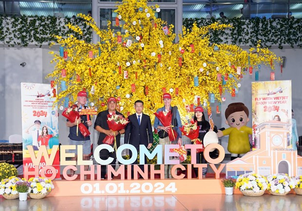 Accueil de premiers passagers internationaux à Hô Chi Minh-Ville. Photo : Vietjet.