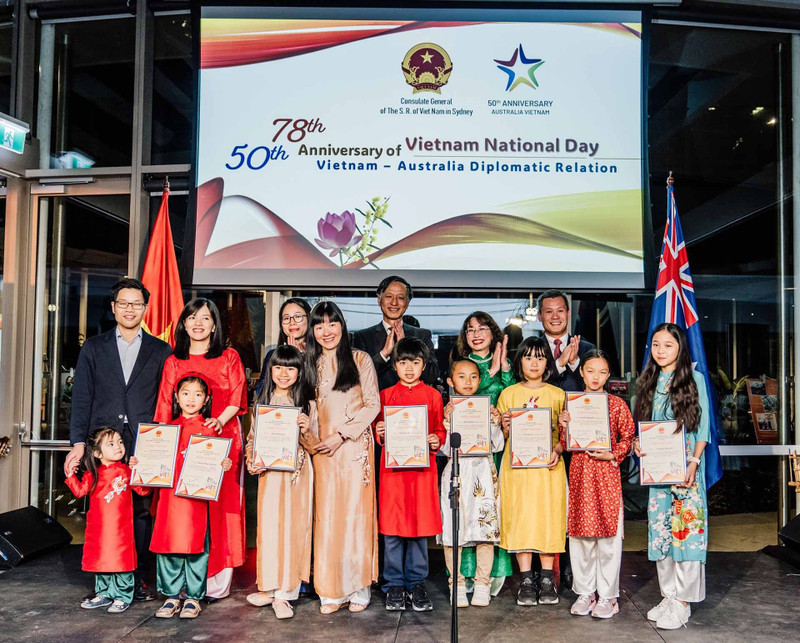 Lors de la cérémonie du prix du concours « Je suis super fort en vietnamien » pour les enfants vietnamiens résidant dans toute l’Australie. Photo: Consulat général vietnamien à Sydney 