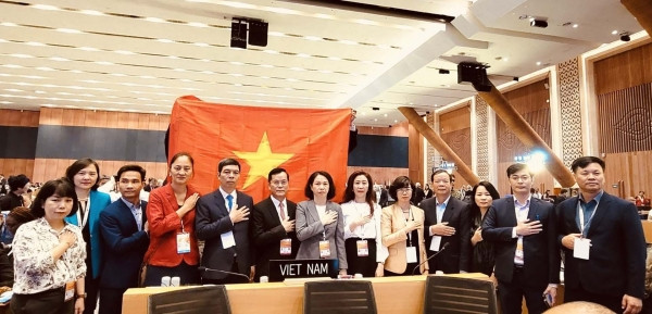 La délégation vietnamienne lors de la 46e session du Comité du patrimoine mondial. Photo : VNA