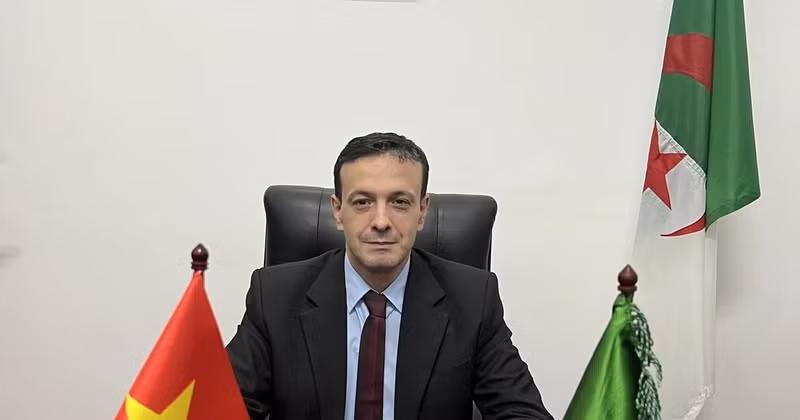 Redha Oucher, chargé d’affaires par intérim de l’ambassade d’Algérie au Vietnam. Photo : ambassade d’Algérie au Vietnam. 