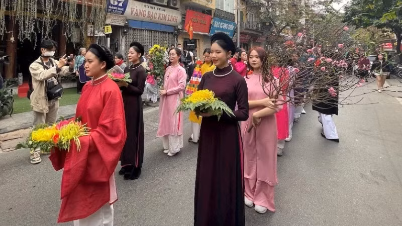 Le programme du Têt dans le Vieux quartier est toujours une activité très attendue à l’approche du Nouvel An lunaire. Photo : nhandan.vn