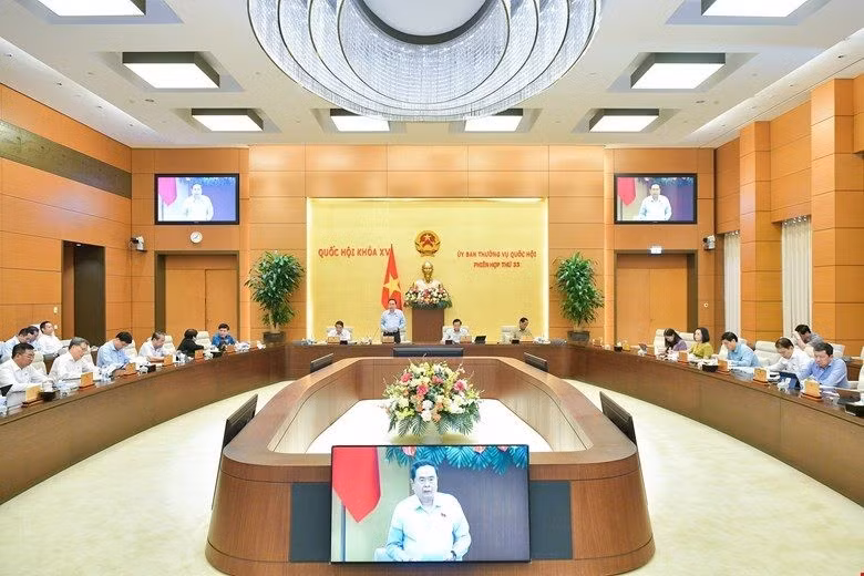 Panorama de la réunion du Comité permanent de l'Assemblée nationale. Photo : congly.vn