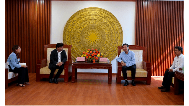 La séance de travail entre le président du Comité populaire provincial de Phu Yên et le groupe Kanoria. Photo: baodautu.vn 