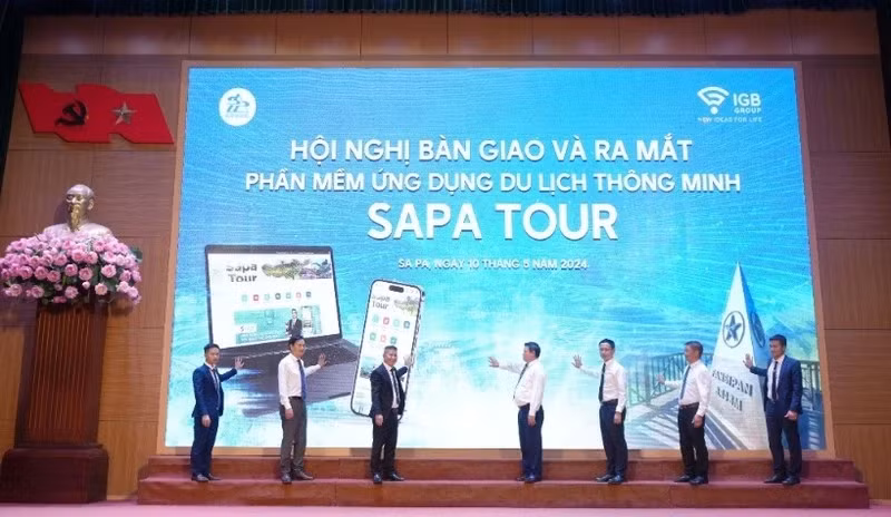 Lancement du logiciel d'application de voyage intelligent Sapa Tour. Photo : nhandan.vn