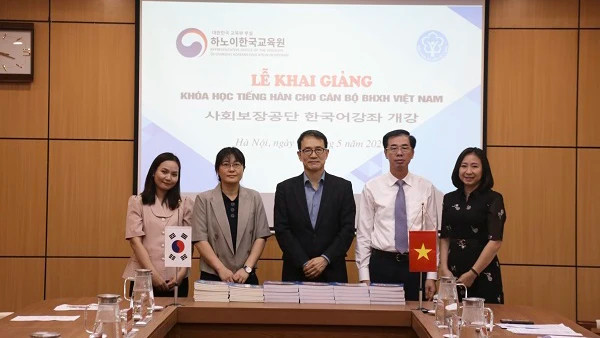 L'inauguration d'une formation en langue coréenne poour des agents de l'Assurance sociale du Vietnam. Photo: nhandan.vn