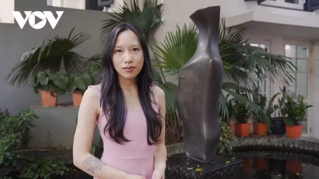 L’écrivaine d’origine vietnamienne Vanessa Vu participe aux Journées de la littérature européenne 2025. Photo: VOV L’écrivaine d’origine vietnamienne Vanessa Vu participe aux Journées de la littérature européenne 2025. Photo: VOV