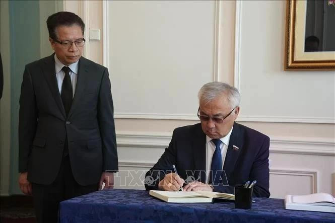 Des amis internationaux rendent un dernier hommage à l'ancien président Tran Duc Luong