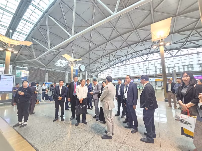 La délégation de la province de Quang Nam en visite à l’aéroport international d’Incheon. Photo : VKBIA.