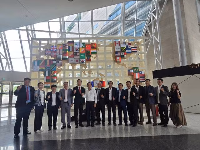 Les parties ont concentré leurs échanges sur le modèle de développement des « villes aéroportuaires intelligentes », une tendance montante dans de nombreux pays développés. Photo : VKBIA.