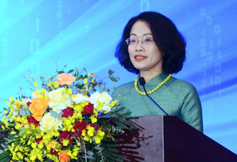 La professeure associée, Docteure Pham Thi Thanh Nga, directrice de l’Institut des Sciences de la Météorologie, de l’Hydrologie et du Changement climatique, s'exprime lors de l'événement. Photo: vnexpress.net.