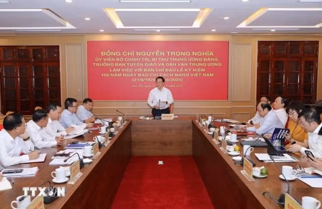 Le chef de la Commission centrale de propagande et de mobilisation de masse, Nguyen Trong Nghia, prend la parole. Photo : VNA.