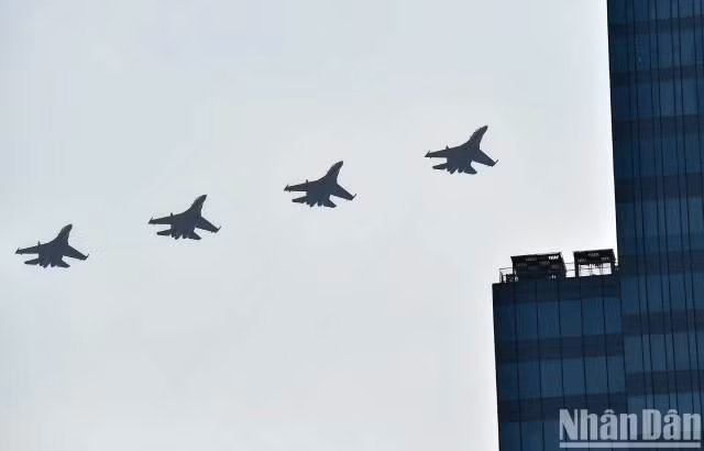 [Photos] Spectaculaire démonstration de l’Armée de l’air à l’occasion du 50e anniversaire de la Libération du Sud et de la Réunification du pays ảnh 5