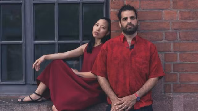 L’écrivaine d’origine vietnamienne Vanessa Vu et son mari. Photo: VOV L’écrivaine d’origine vietnamienne Vanessa Vu et son mari. Photo: VOV