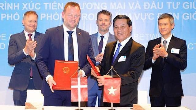 Lors de la signature d'un protocole d’accord dans l'énergie éolienne offshore. Photo: vneconomy.vn