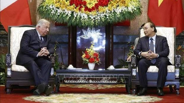 Le Président vietnamien, Nguyên Xuân Phuc (à droite), et le Président du Sénat français, Gérard Larcher. Photo : VNA.