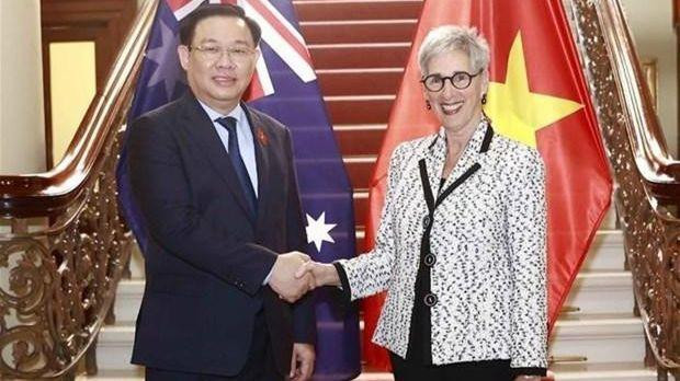 Le Président de l'Assemblée nationale du Vietnam, Vuong Dinh Huê, et la gouverneure de l’Etat de Victoria, Linda Dessau. Photo : VNA.